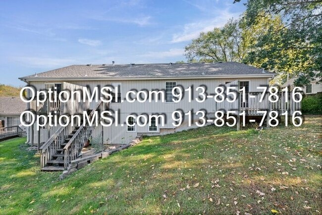 Building Photo - Welcome home to this beautifully maintaine...