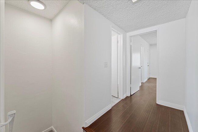 Building Photo - 5709 Hazeltine Ave