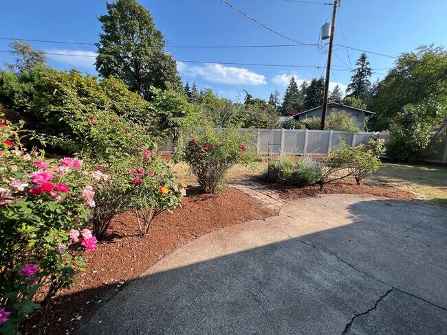 Building Photo - 5005 Eureka Way