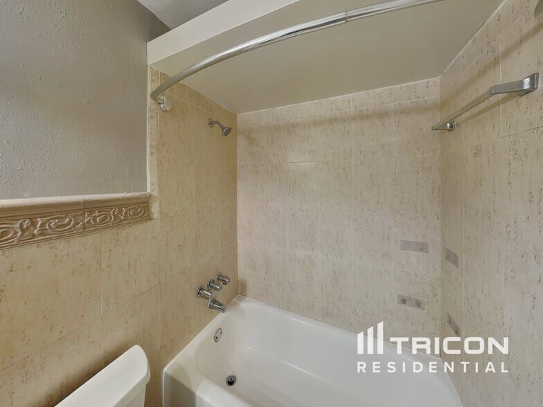 Building Photo - 2536 Eastbrook Blvd