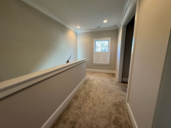 Building Photo - Available to Show