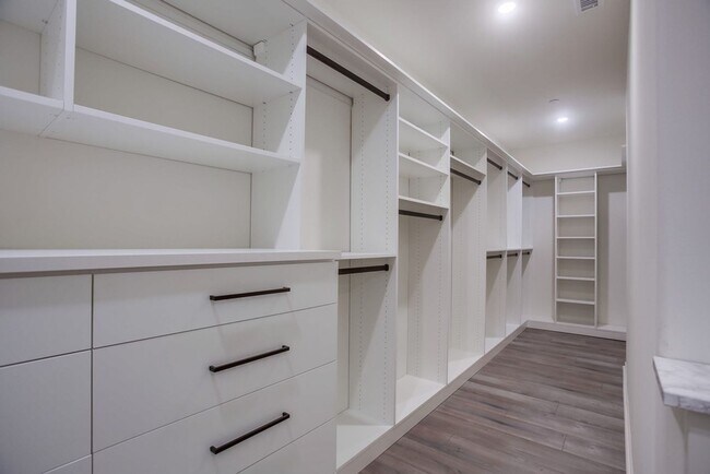 Building Photo - 5 Bedroom Home in Rancho Tesoro!