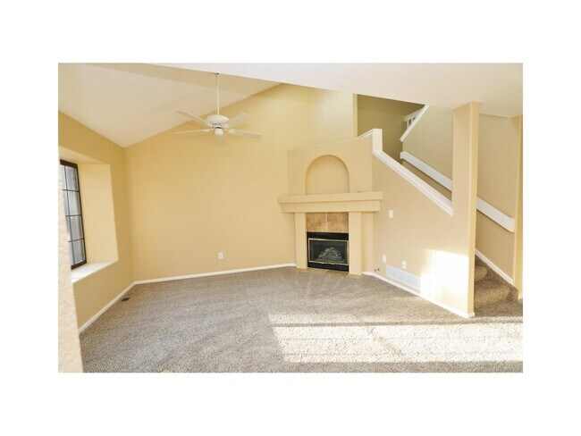 Building Photo - Spacious 3 bed 2 bath Townhome for Rent in Arvada