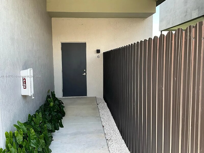 Building Photo - 135 SW 114th Ave