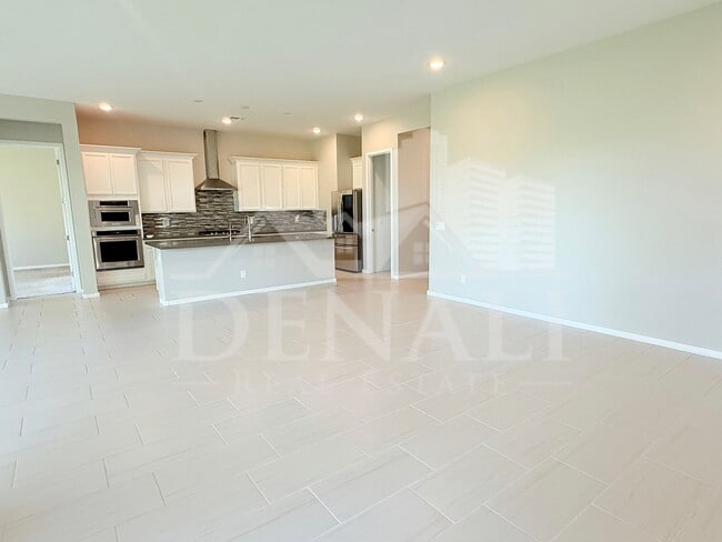 Building Photo - 1153 E Nolan Pl