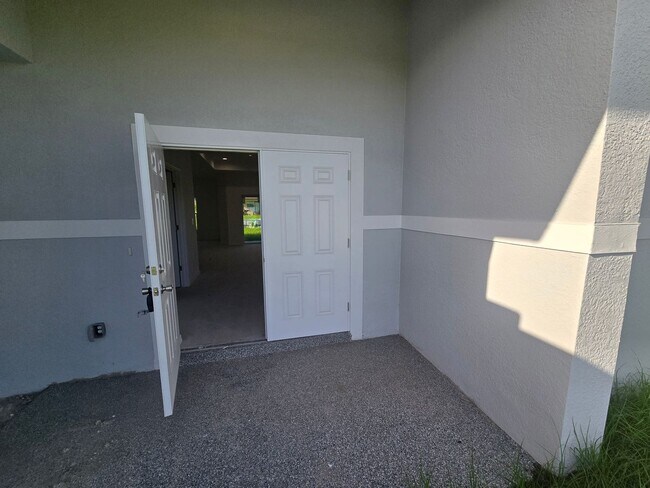 Building Photo - BRAND NEW CONSTRUCTION-LARGE CUSTOM 3/2/2 ...