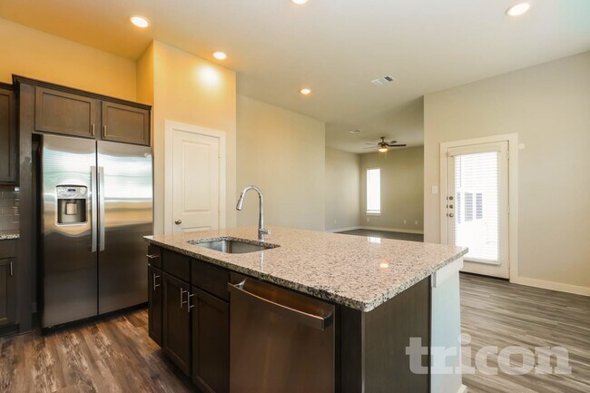 Building Photo - 9835 Willow Creek Commerce Dr