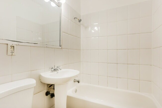 Building Photo - 1564 NW 3rd Way