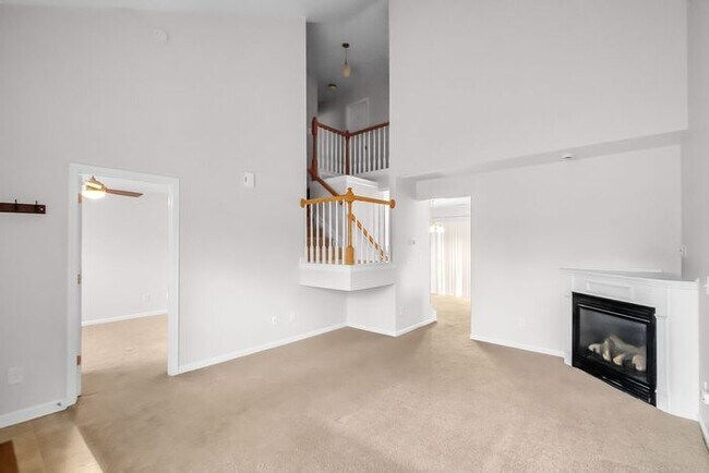 Building Photo - Master-on-Main End-Unit Townhome in Back Creek Villages!