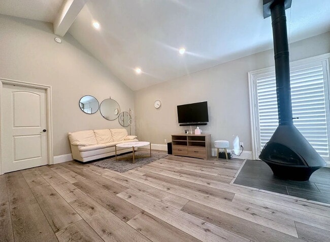 Building Photo - "Chic & Cozy 1-Bedroom Furnished Gem with ...