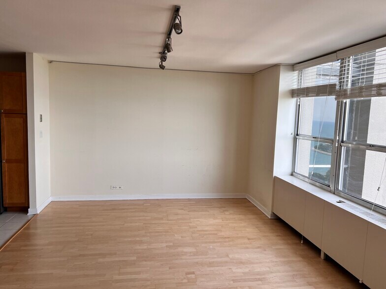 Building Photo - 655 W Irving Park Rd