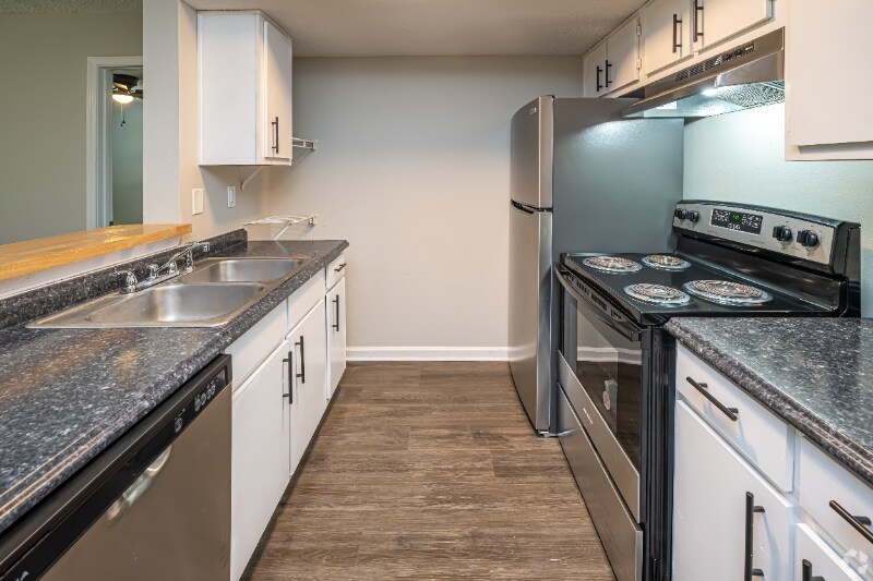 Building Photo - 2121 Lobdell Blvd