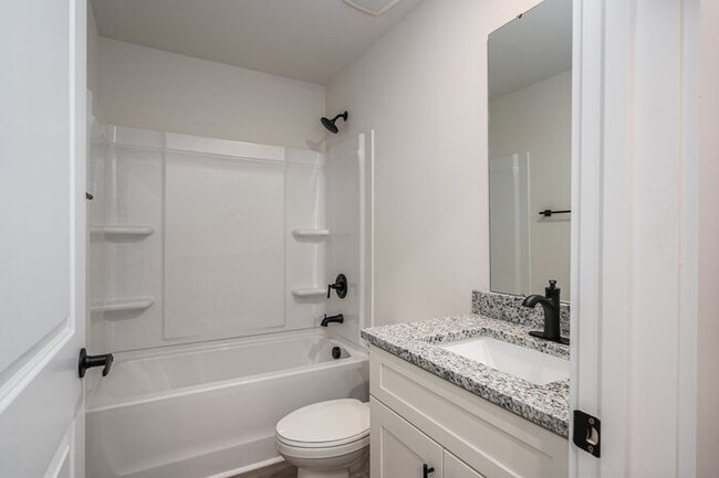 Building Photo - Live Brand-New in Hickory – Modern 3BR Townhome