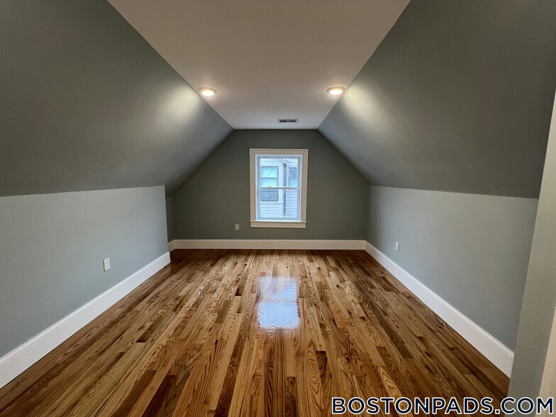 Building Photo - 158 Morrison Ave