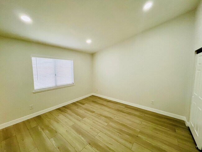 Building Photo - 1532 Michelle Ave