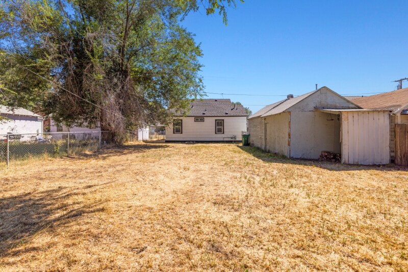 Building Photo - 2335 Darrow Ave