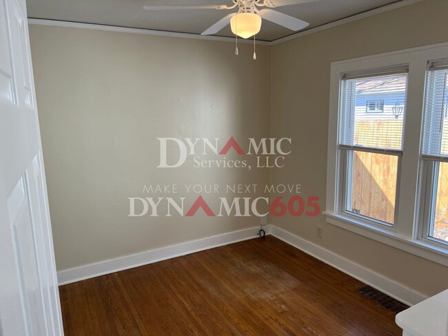 Building Photo - 4+ Bedroom, 2 Bath House with Garage and Fenced Backyard