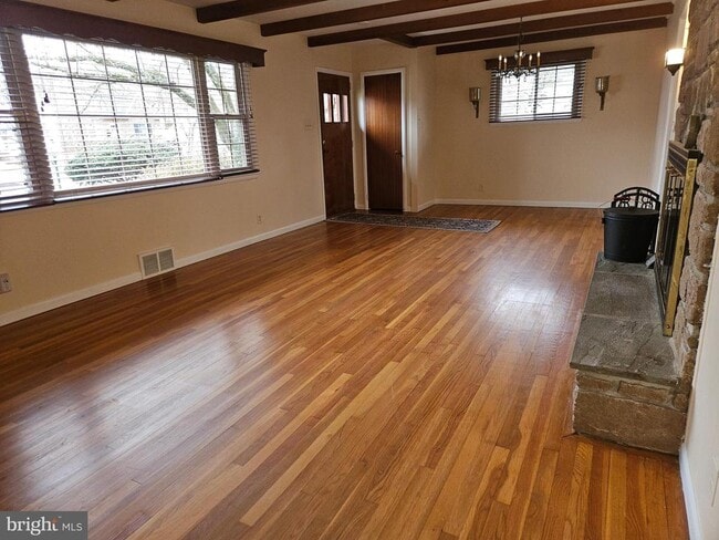 Building Photo - 56 Chapman Ave