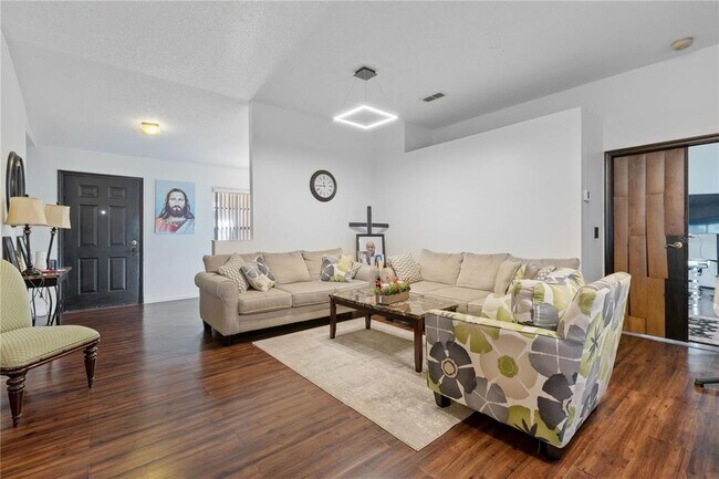 Building Photo - 5506 Redhawk Dr