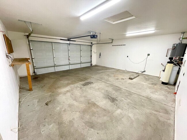 Building Photo - Inviting 3 Bedroom Home with RV Parking an...