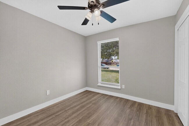 Building Photo - 3604 Lily Ln