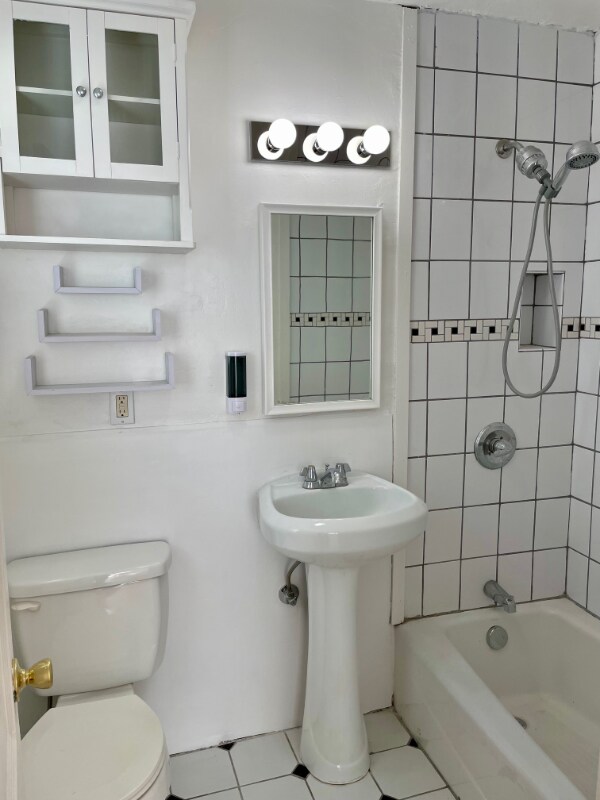 Building Photo - 446 S Oakhurst Dr