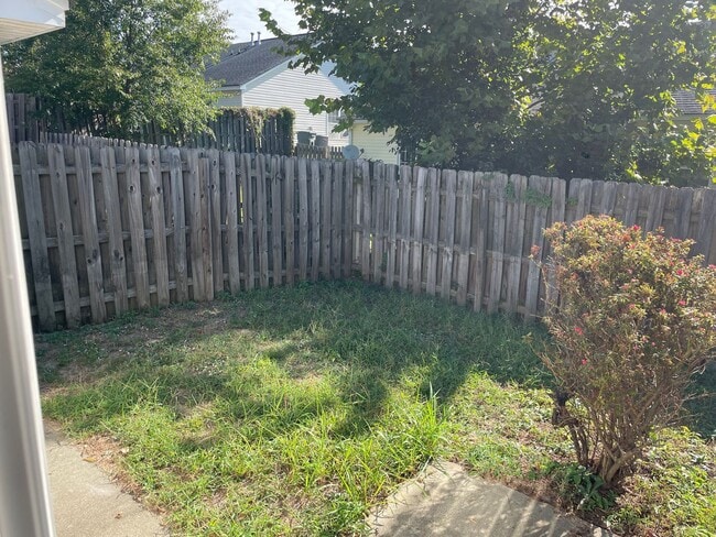 Building Photo - Cozy Two Bedroom Condo Close to Ft. Jackson!