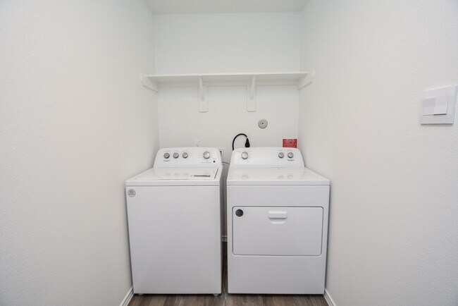 Building Photo - 5735 Sycamore Glen Dr