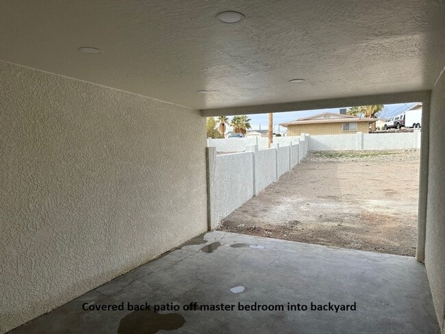 Building Photo - SOMB3171