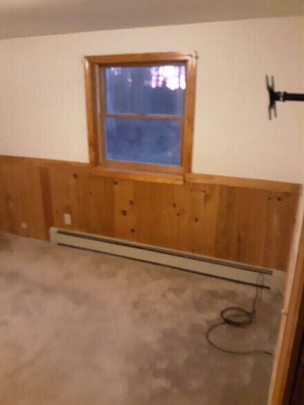 2nd upstairs bedroom - 92 Smithfield Rd