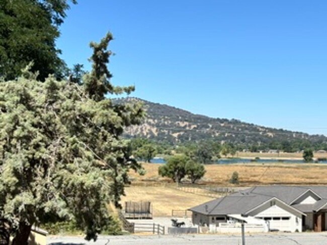 Building Photo - Charming Bear Valley Springs Home With A View!