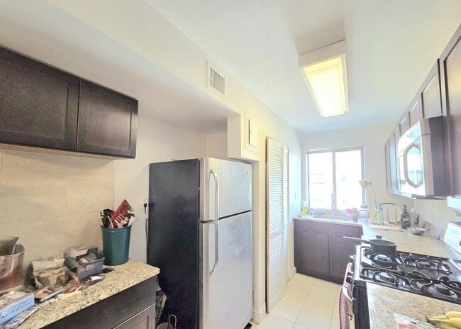 Building Photo - 3821 Davis Pl NW