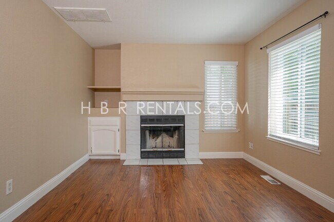 Building Photo - Charming Corner Haven: 3BR/2.5BA with Modern Upgrades in Tracy, CA