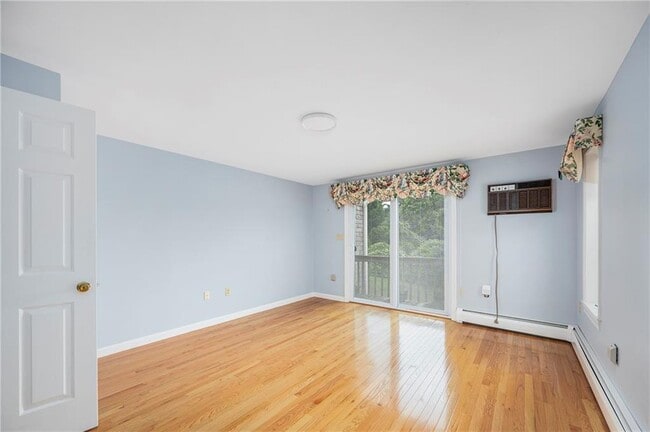 Building Photo - 33 Sakonnet E