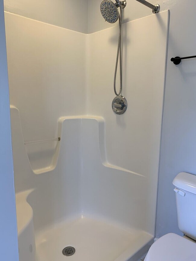 Building Photo - Spacious 3-Bed / 2.5-Bath Townhome – Antrim Crossing Subdivision