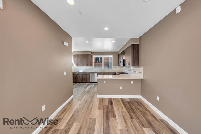 Building Photo - 298 Friedell St