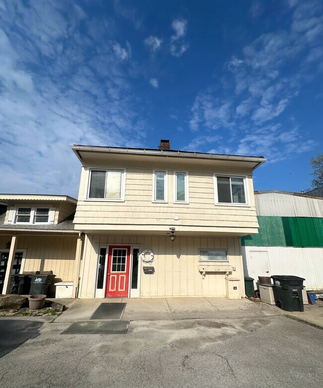 Building Photo - 852 Beach Rd