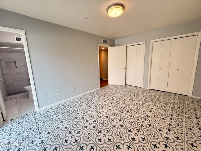 Building Photo - 1122 S McClintock Dr