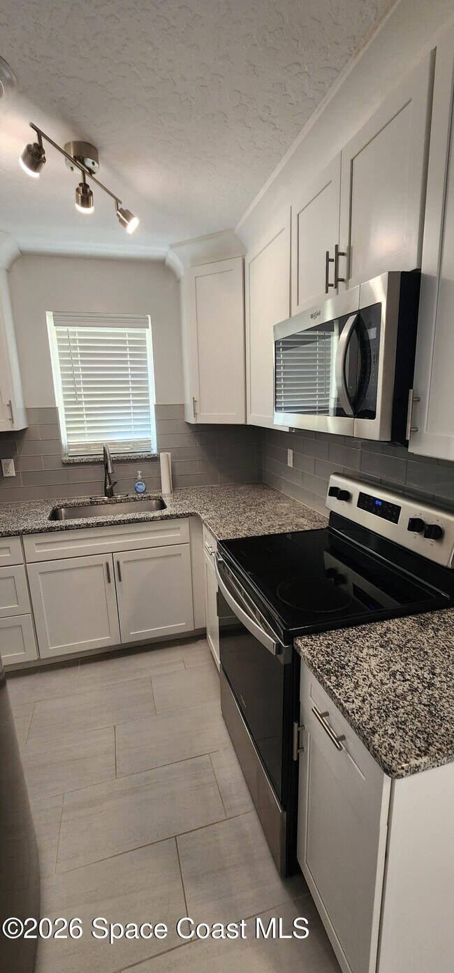 Building Photo - 310 Taylor Ave