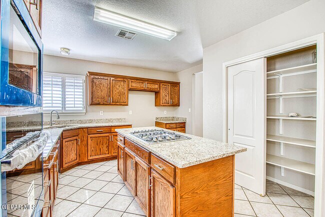 Building Photo - 6076 Los Siglos Dr