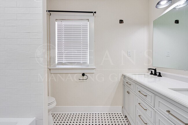 Building Photo - Charming 3 Bedroom, 2 Bathroom Two-Story H...