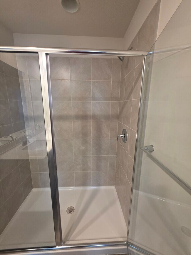 Building Photo - Luxury 4-Bedroom Townhome with Finished Walkout Basement & River Views