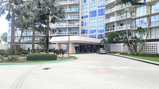Building Photo - 2451 Brickell Ave