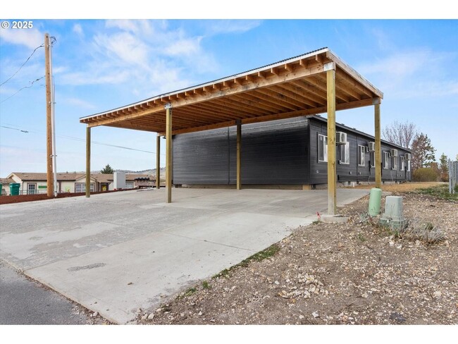 Building Photo - 1209 Carlyle St