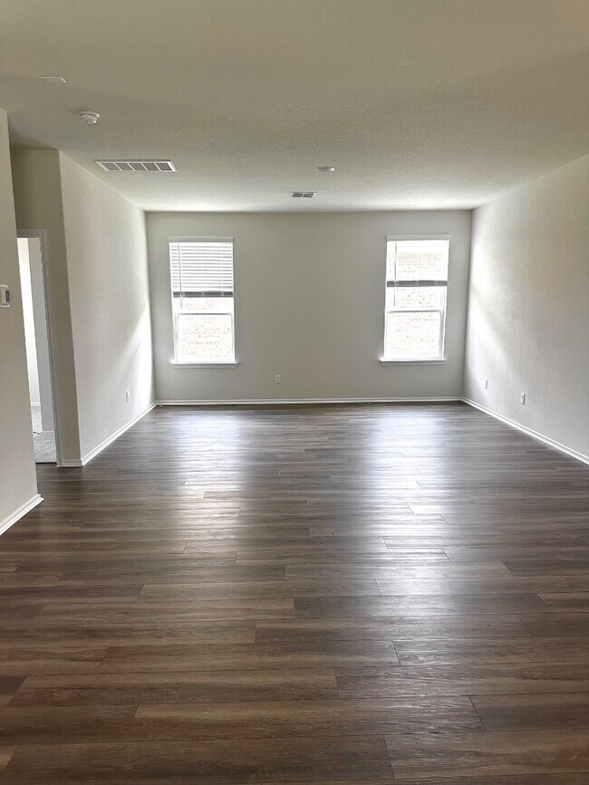 Building Photo - 401 Kapok St