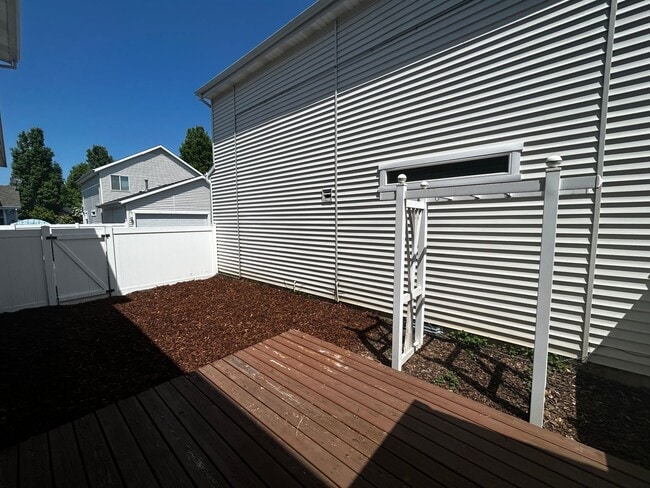 Building Photo - 3 Bedroom Beaverton Home with A/C!
