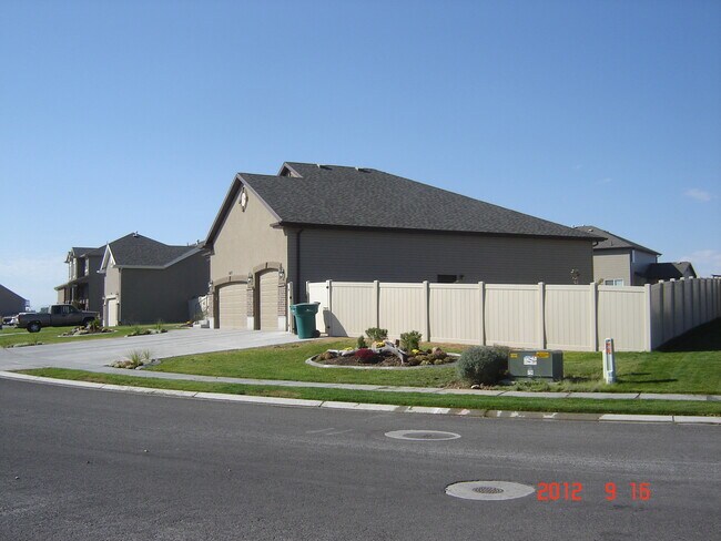 Building Photo - 5877 S 4500 W