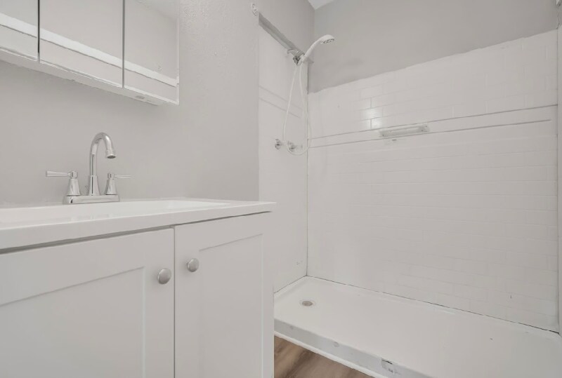 Building Photo - 3690 E 139th St