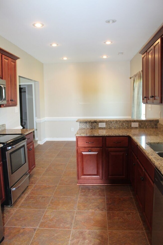 Building Photo - 107 Kenison Way