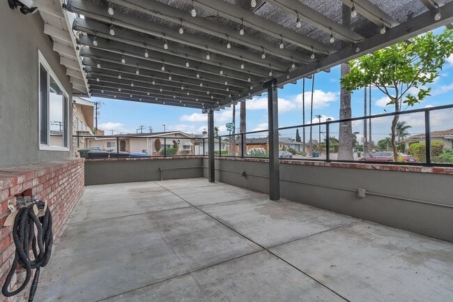 Building Photo - 16223 Haldane St